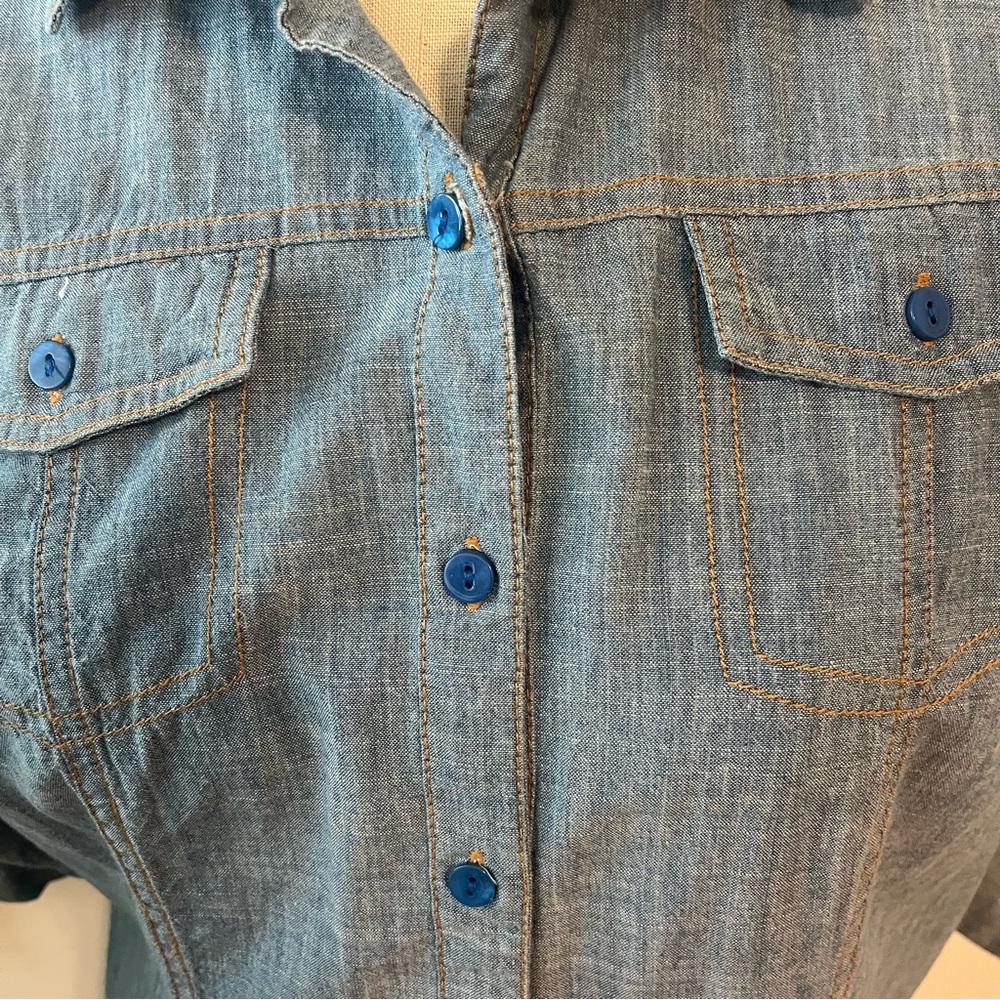 HESTER & ORCHARD NWT Women's Chambray Denim Button Down Size Small - Picture 2 of 7